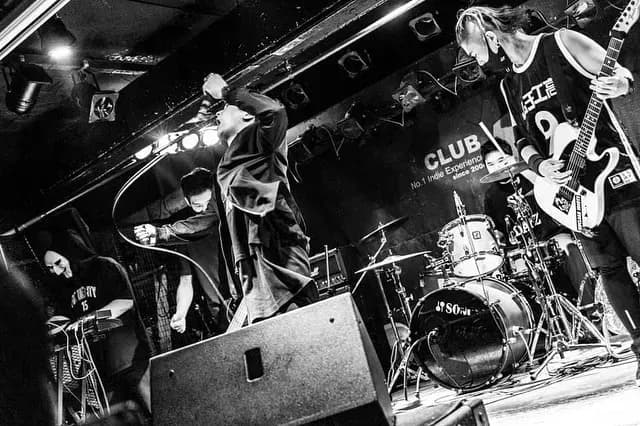 뉴클리어 이디엇츠